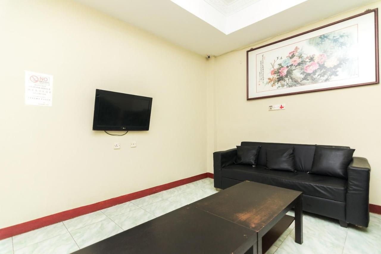 Vaccinated Staff - Oyo 1703 Terang Bintang Hotel Batam Exterior foto