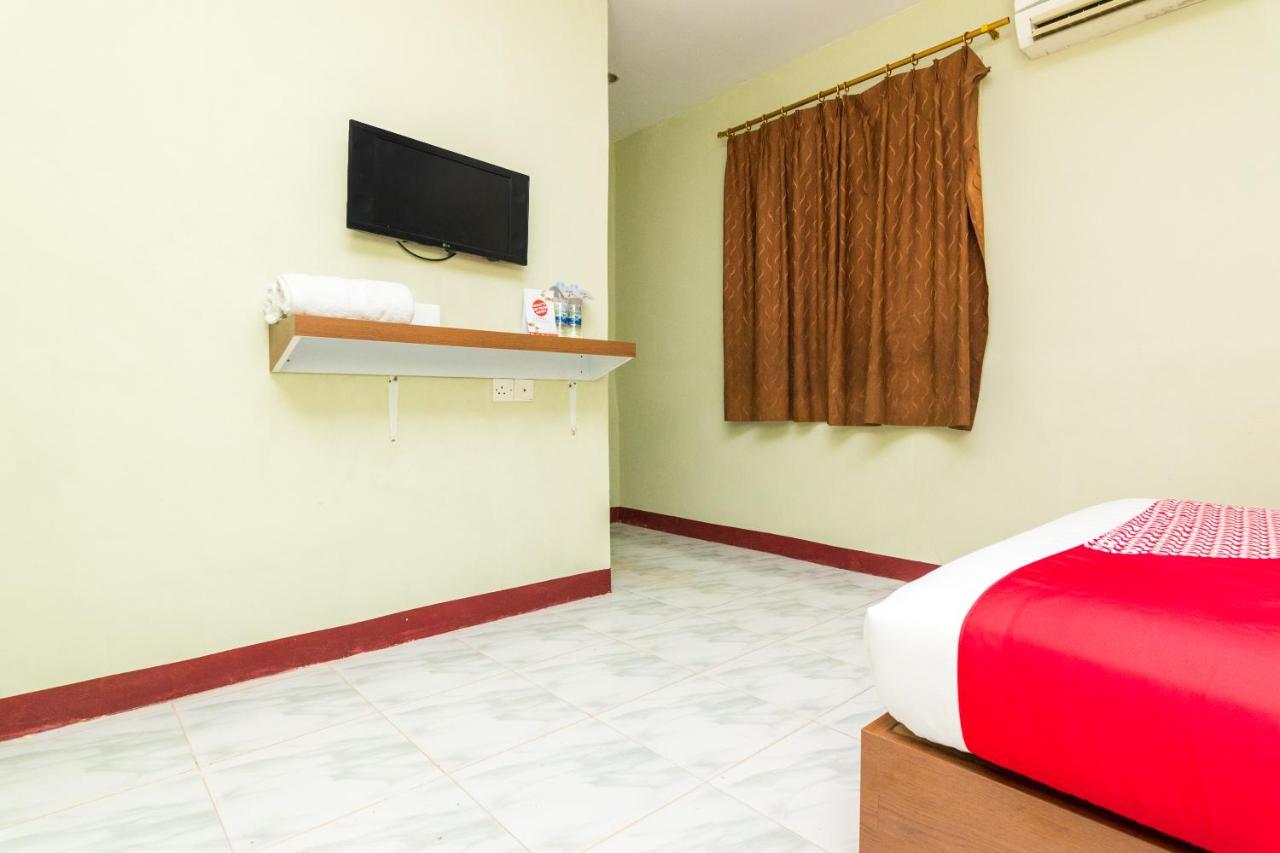 Vaccinated Staff - Oyo 1703 Terang Bintang Hotel Batam Exterior foto