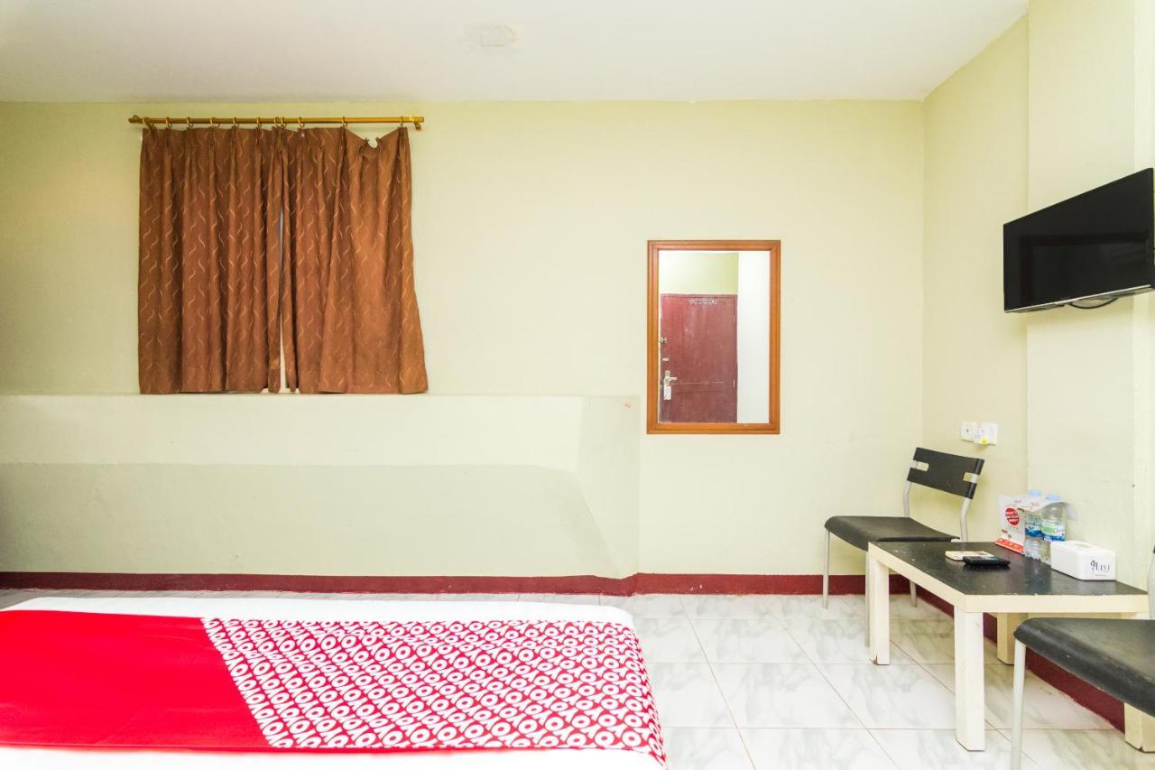 Vaccinated Staff - Oyo 1703 Terang Bintang Hotel Batam Exterior foto