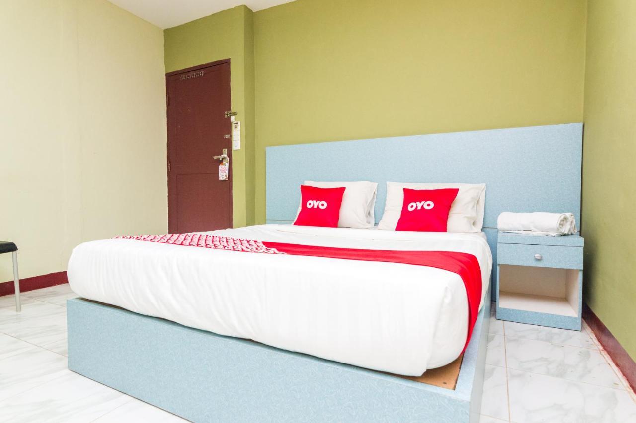 Vaccinated Staff - Oyo 1703 Terang Bintang Hotel Batam Exterior foto