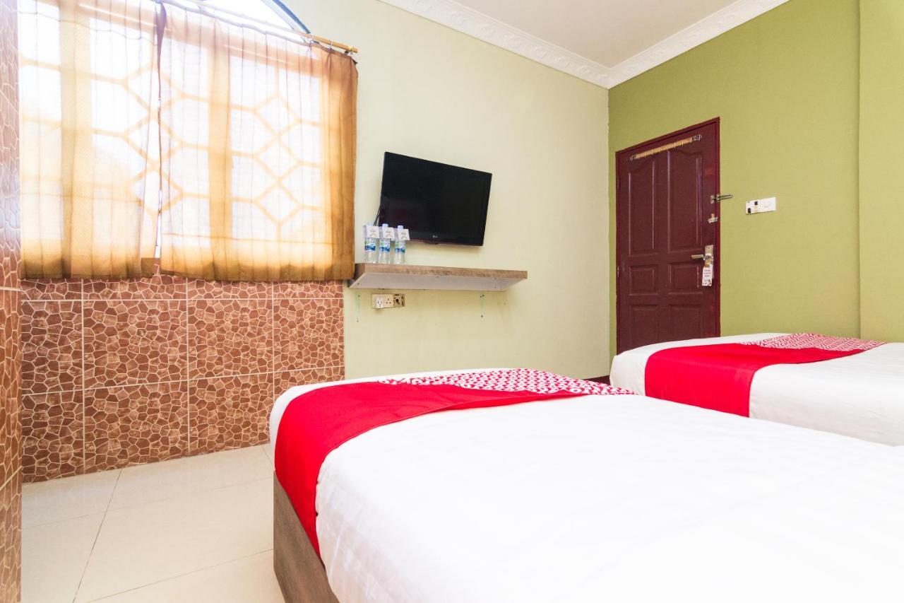 Vaccinated Staff - Oyo 1703 Terang Bintang Hotel Batam Exterior foto