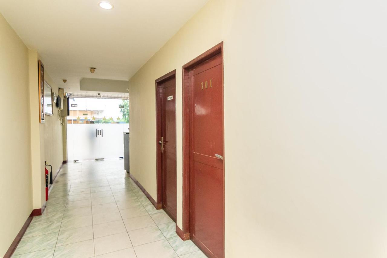 Vaccinated Staff - Oyo 1703 Terang Bintang Hotel Batam Exterior foto