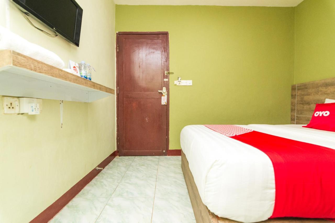 Vaccinated Staff - Oyo 1703 Terang Bintang Hotel Batam Exterior foto