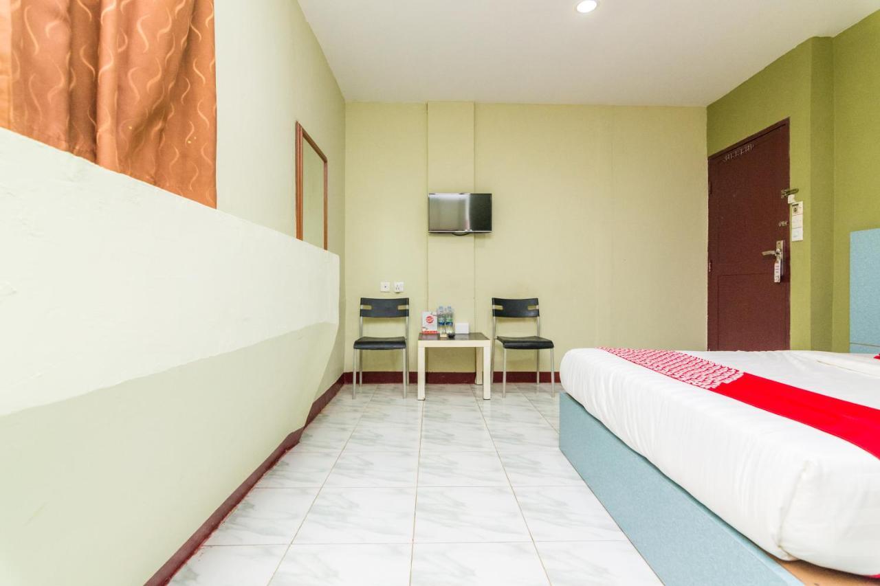 Vaccinated Staff - Oyo 1703 Terang Bintang Hotel Batam Exterior foto