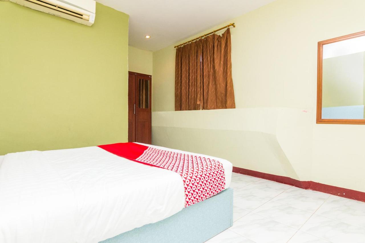 Vaccinated Staff - Oyo 1703 Terang Bintang Hotel Batam Exterior foto
