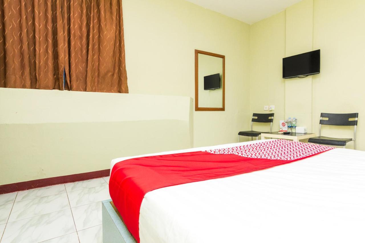 Vaccinated Staff - Oyo 1703 Terang Bintang Hotel Batam Exterior foto