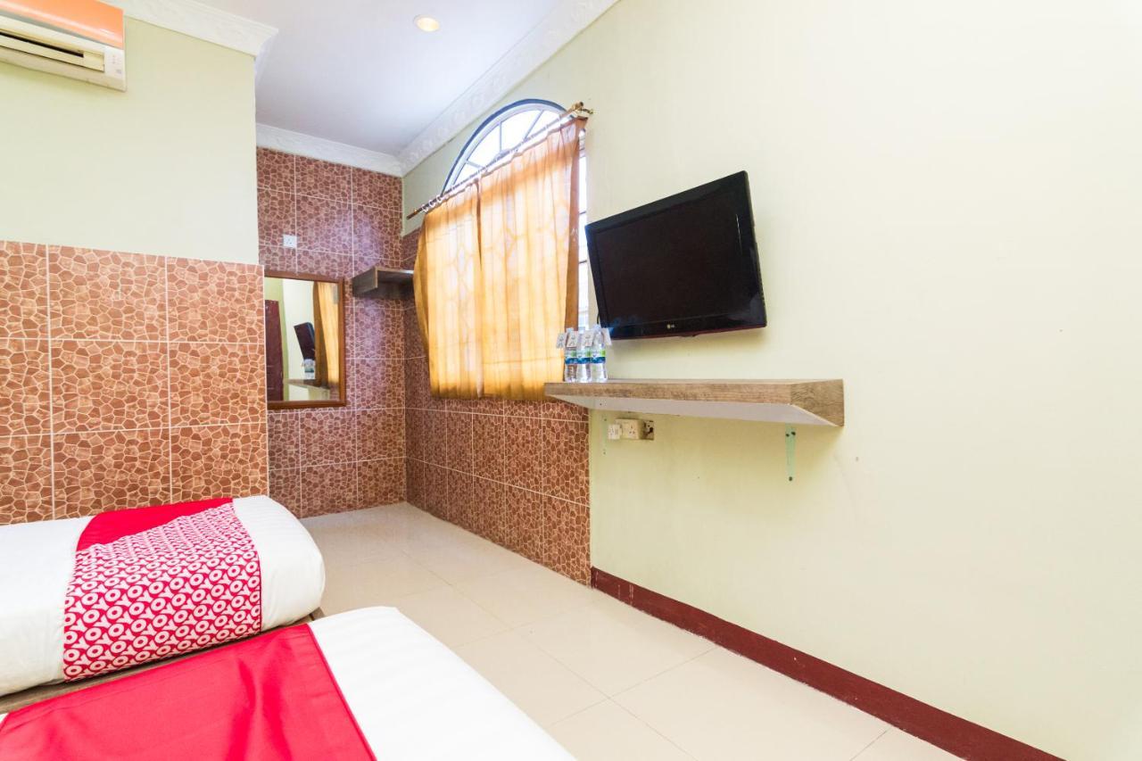 Vaccinated Staff - Oyo 1703 Terang Bintang Hotel Batam Exterior foto