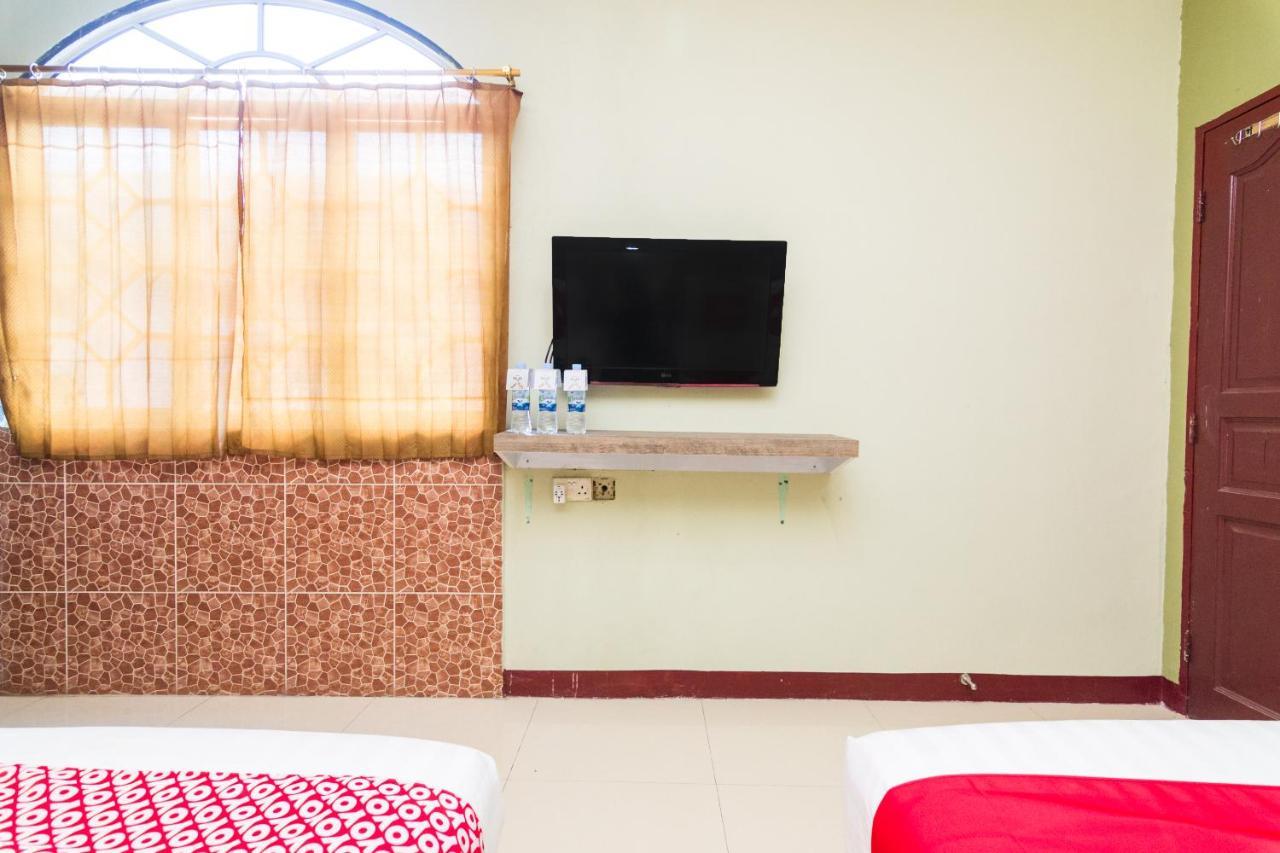 Vaccinated Staff - Oyo 1703 Terang Bintang Hotel Batam Exterior foto